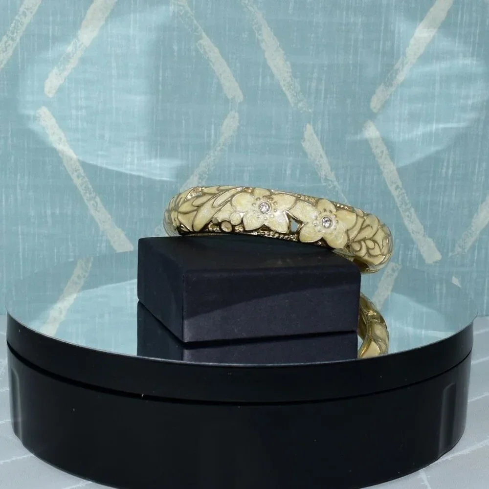 Artistic Pearlized Floral Enamel Hinged Bracelet Caroline C Estate Collection - Picture 6 of 9